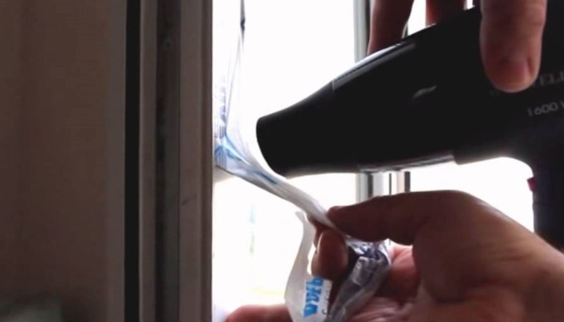 Как снять засохшую защитную пленку с пластикового окна